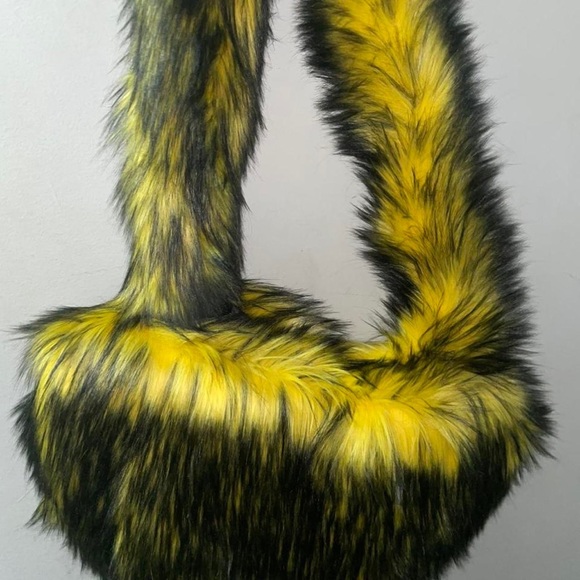 Yellow Nayr Heart Bag - Picture 5 of 5